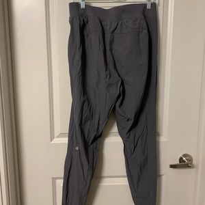 Lululemon grey In Mind pants